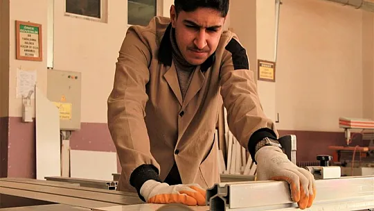 Bingöl'deki bu okul fabrika gibi çalışıyor