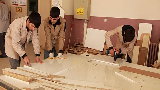 Bingöl'deki bu okul fabrika gibi çalışıyor
