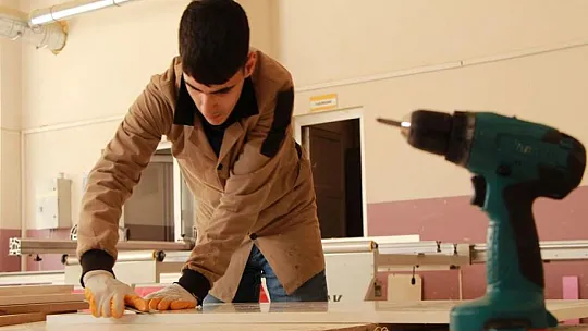 Bingöl'deki bu okul fabrika gibi çalışıyor