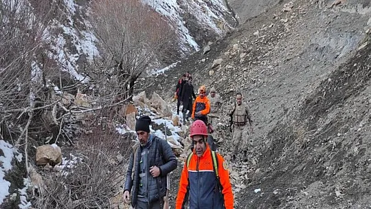 Kayalıklarda mahsur kalan vatandaşı AFAD ve Jandarma kurtardı