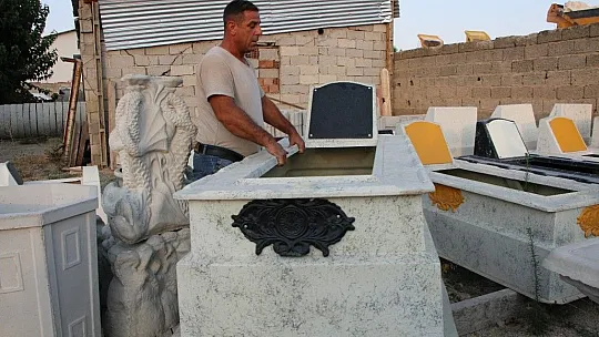 Kompozit hazır mezarlar 90 yıl ömrüyle dikkat çekiyor