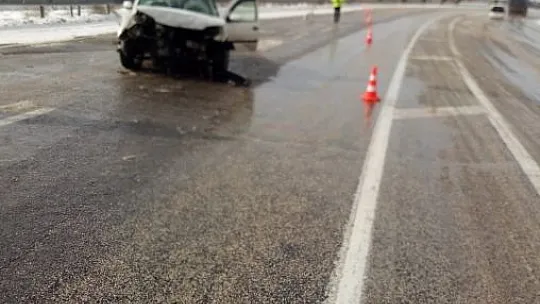 Elazığ'da buzlanan yollarda kazalar artıyor
