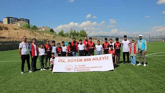 Dostluk maçı renkli görüntülere sahne oldu