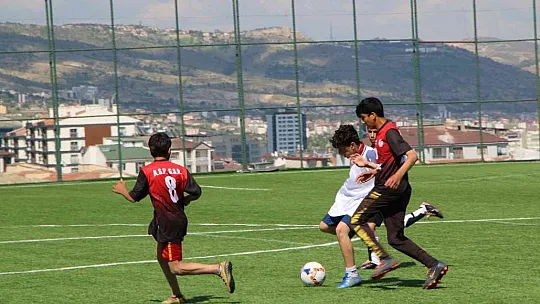 Dostluk maçı renkli görüntülere sahne oldu