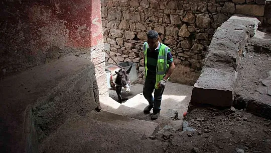 Maden'in dar sokakları 'Kadrolu eşeklere' emanet