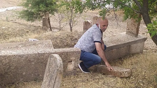 Zafran'da define avcıları mezarlıkları tahrip etti