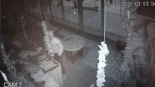 Maskeli hırsızlar, manav dükkanını böyle talan ettiler