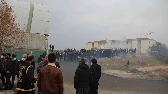 Pandemi yasaklarını unutunca 2 otobüs taraftar dışarıda kaldı