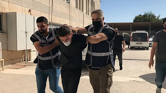 Eşini yanlışlıkla vurmuş!