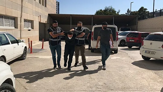 Eşini yanlışlıkla vurmuş!