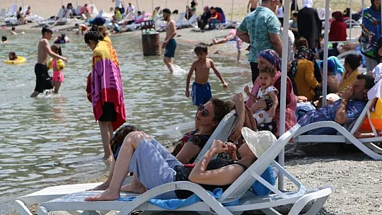 Hazar Gölü tıklım tıklım!