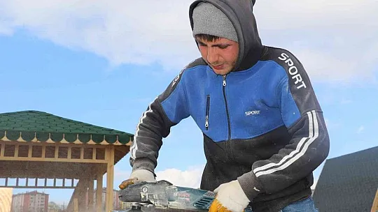 Bungalov fabrikası kurdu, taleplere yetişemiyor