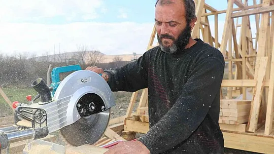 Bungalov fabrikası kurdu, taleplere yetişemiyor