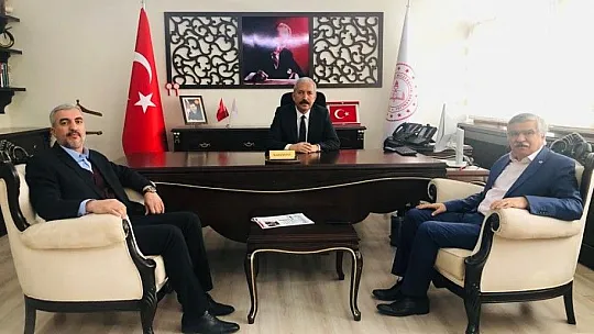 Eğitim Bir-Sen, öğretmenevi için toplanan binlerce imzayı MEB'e sundu