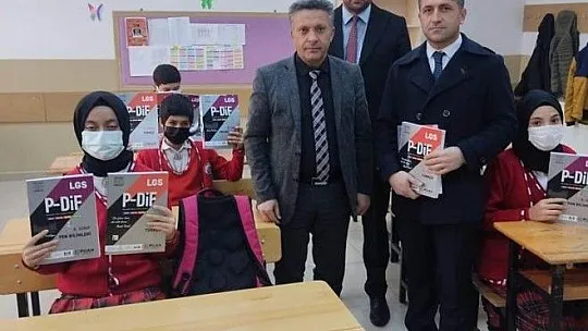 Eğitim gönüllüsü başkandan Adaklı ve Kiğı ilçelerine destek