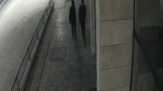 El arabasıyla ne var ne yok çalıp kaçtılar!