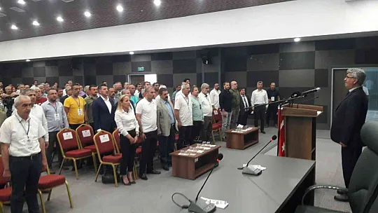 Elazığ ASKF'de Mustafa Gür güven tazeledi