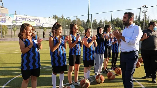 Başkan Şerifoğulları miniklerle doyasıya eğlendi