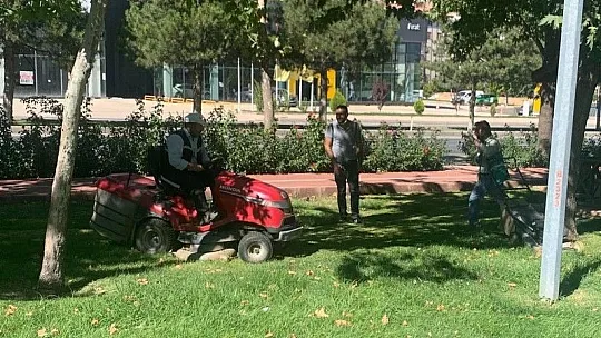 Elazığ Belediyesi yeşil alan çalışmalarını aralıksız sürdürüyor