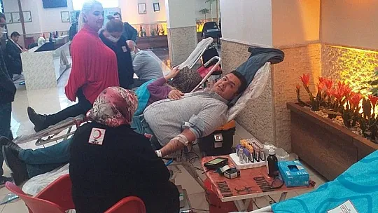 Belediye personelinden kan bağışına destek