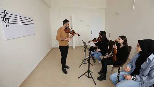 Elazığ Belediyesi çocuk ve gençleri yalnız bırakmıyor