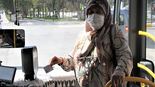 Elazığ Belediyesi'nden şehit yakınları ve gazileri onurlandıran uygulama