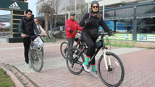 Bisiklet tutkunlarından en anlamlı tur