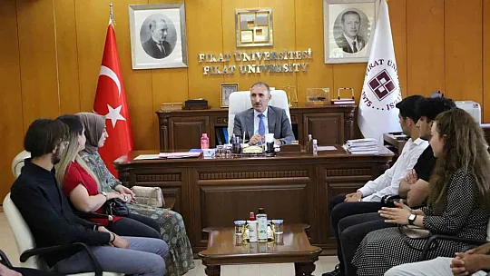 Rektör Göktaş öğrencilerin talep ve isteklerini almaya devam ediyor