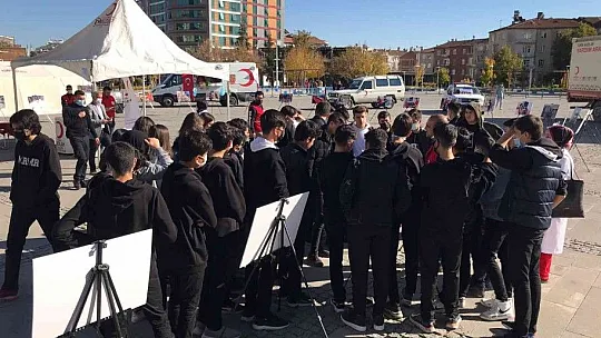 Kızılay Sokağı'na vatandaşlardan yoğun ilgi