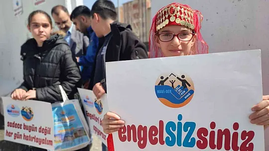 Kovancılar'da 'Otizme Mavi Işık Yak' etkinliği