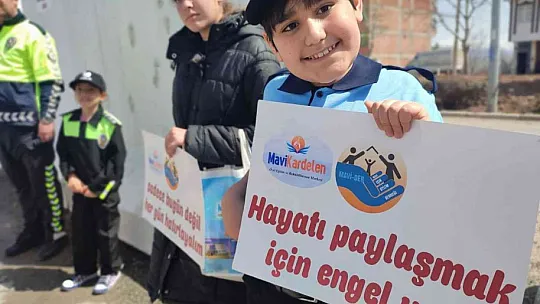 Kovancılar'da 'Otizme Mavi Işık Yak' etkinliği