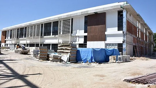 2 bin 600 kişilik spor salonu yükseliyor