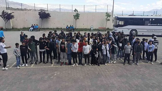 Başkan Çadırcı'dan öğrencilere sinema keyfi