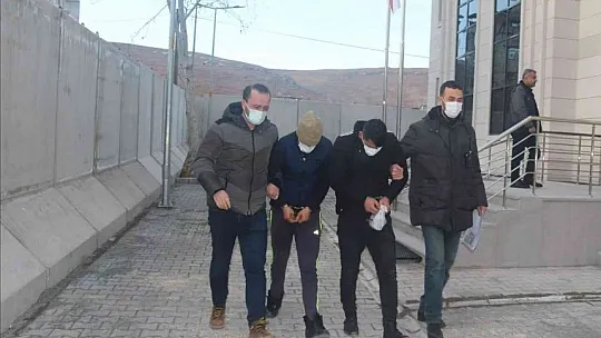 Akü hırsızları tutuklandı