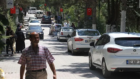 Arefe günü mezarlıklarda ziyaretçi yoğunluğu