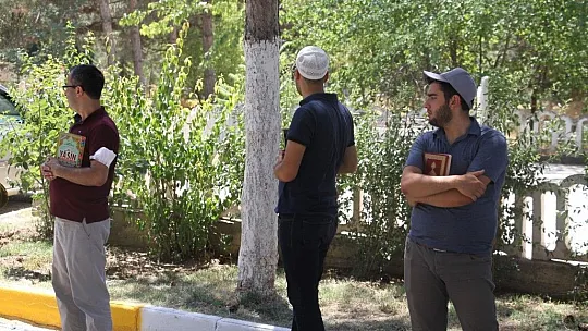 Arefe günü mezarlıklarda ziyaretçi yoğunluğu