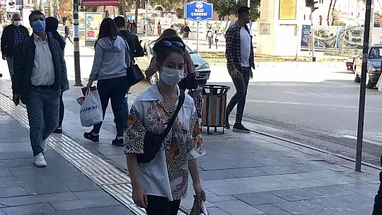 Elazığ'da aşılamada yükseliş, vaka sayılarında da düşüş sürüyor