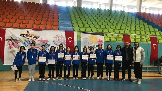 Basketbol grup müsabakaları sona erdi