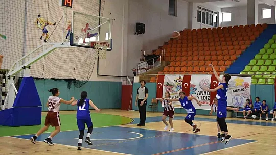 Basketbol grup müsabakaları sona erdi