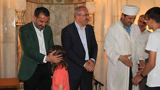 Elazığ'da bayram namazında camiler doldu