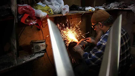 Elazığ'da bıçak bileyicilerin kurban mesaisi başladı