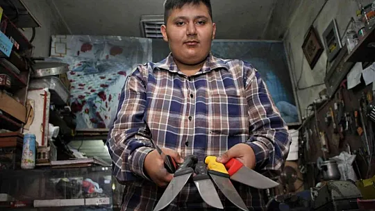 Elazığ'da bıçak bileyicilerin kurban mesaisi başladı