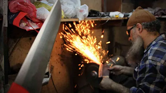 Elazığ'da bıçak bileyicilerin kurban mesaisi başladı
