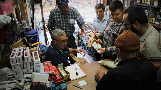 Elazığ'da bıçak bileyicilerin kurban mesaisi başladı