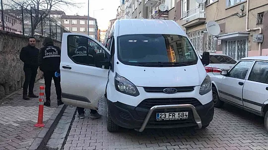Elazığ'da bir kişi sokak ortasında pompalı tüfekle vuruldu