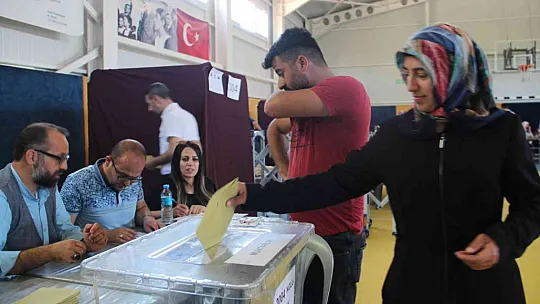 Elazığ'da bir mahalle yeniden sandık başına gitti