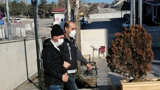 Elazığ'da çalınan otomobil bulunarak sahibine teslim edildi