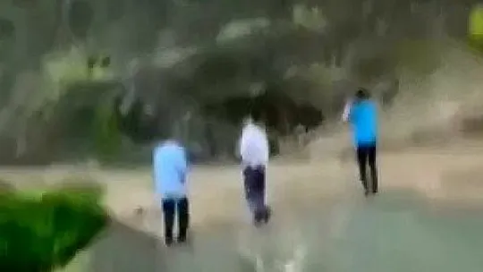 Elazığ'da dere taştı, köy yolu çöktü