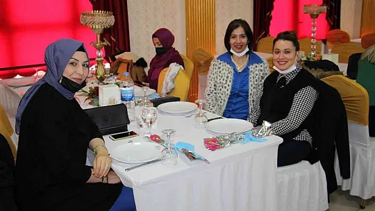 Eğitim Bir-Sen kadınları unutmadı