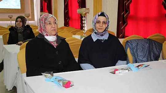Eğitim Bir-Sen kadınları unutmadı